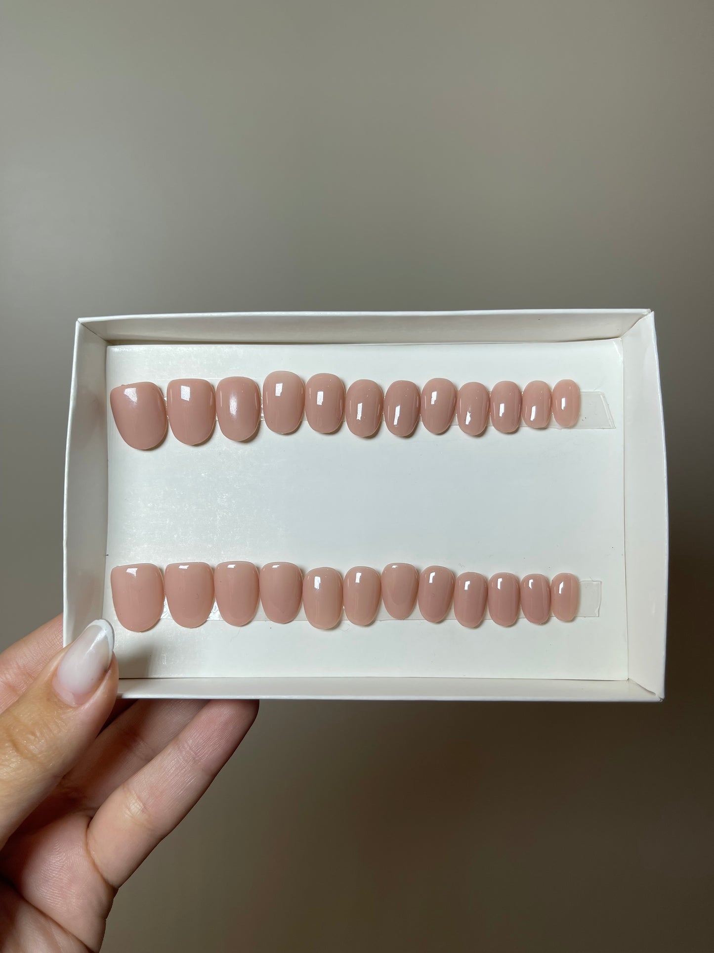 Press on nails Pro