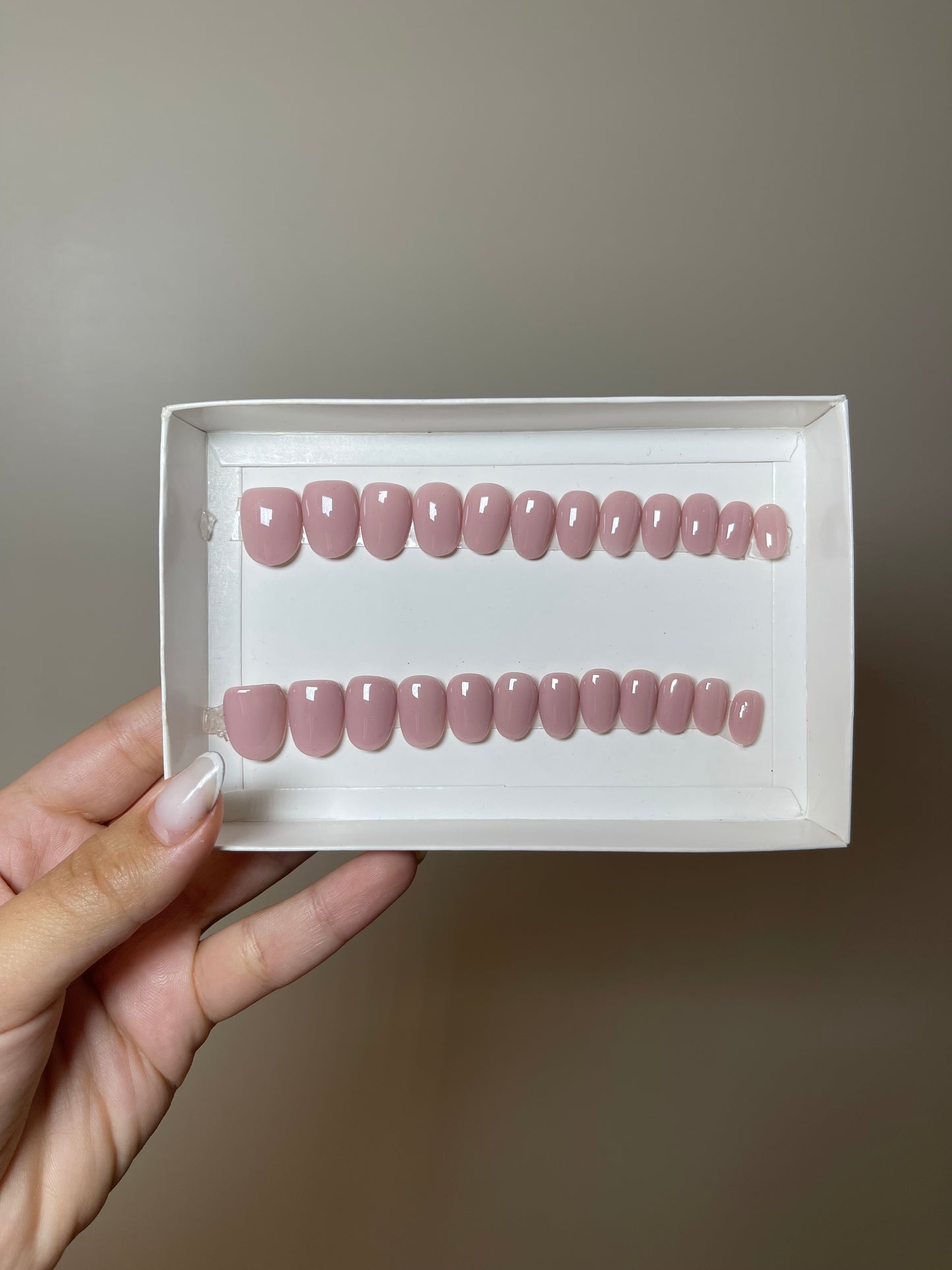 Press on nails Pro