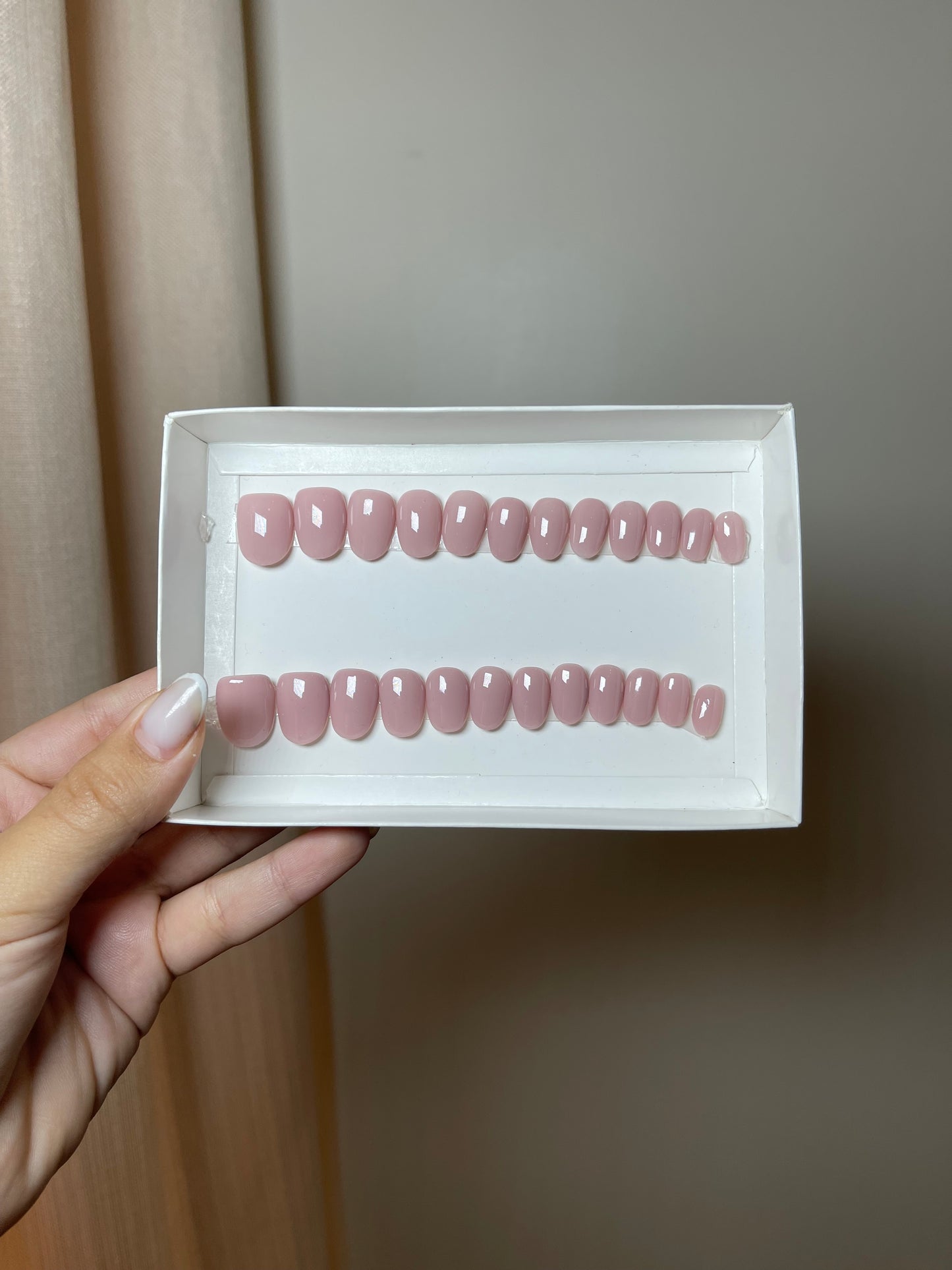 Press on nails Pro