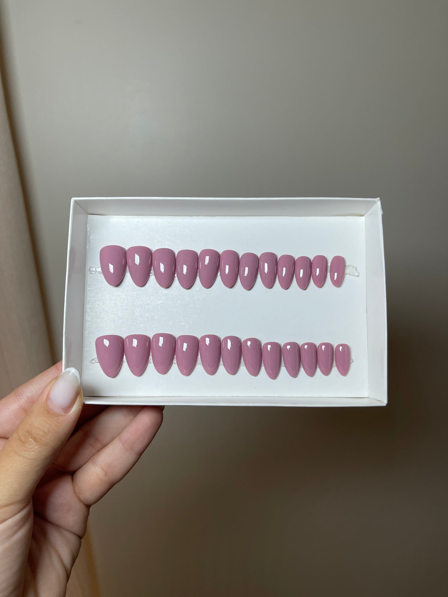 Press on nails Pro
