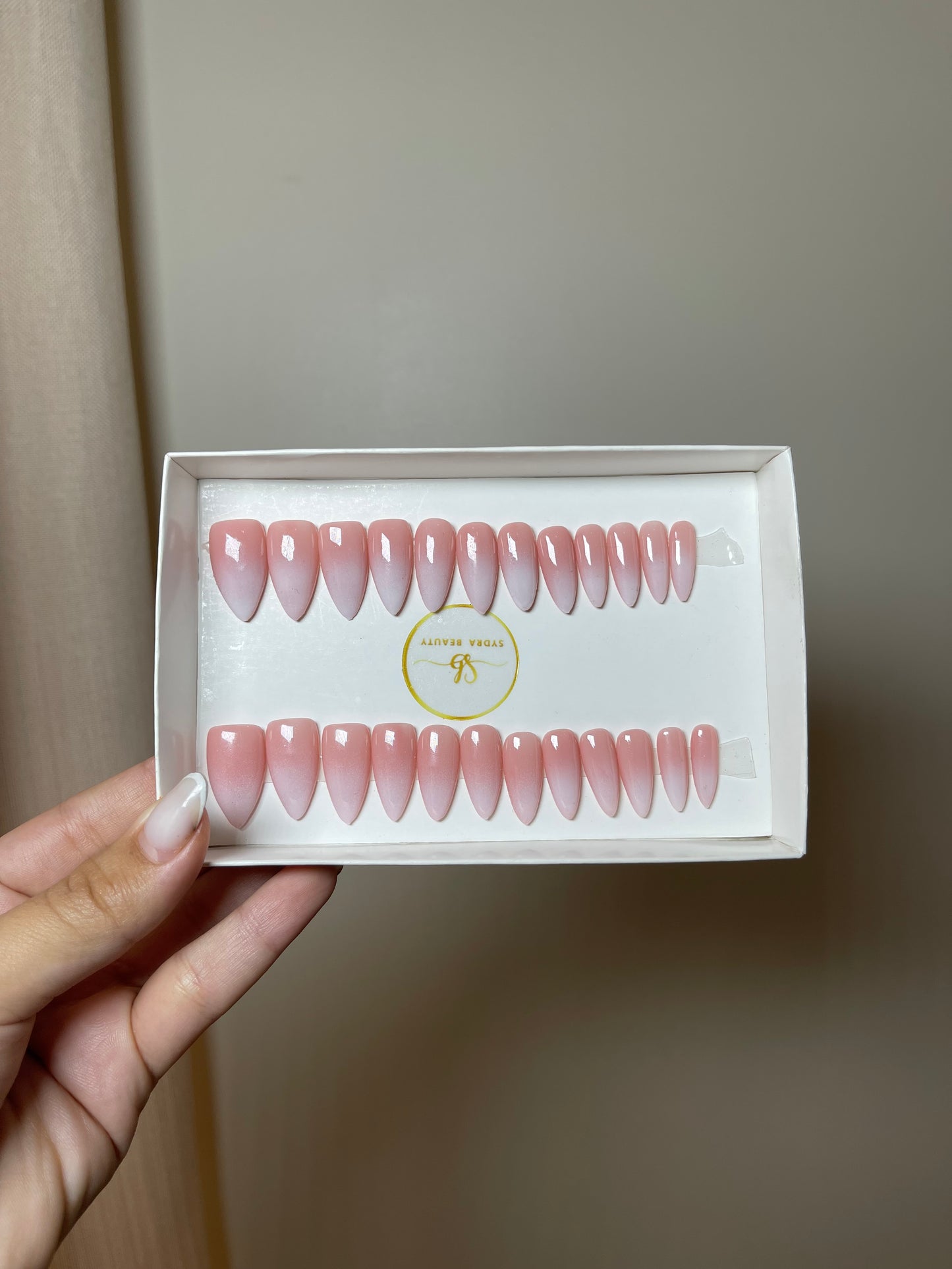 Press on nails Pro