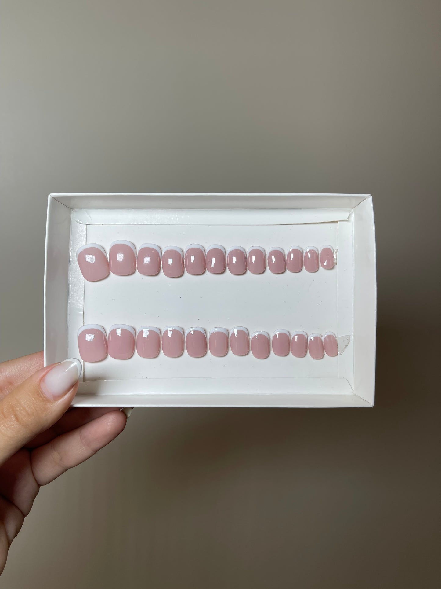 Press on nails Pro