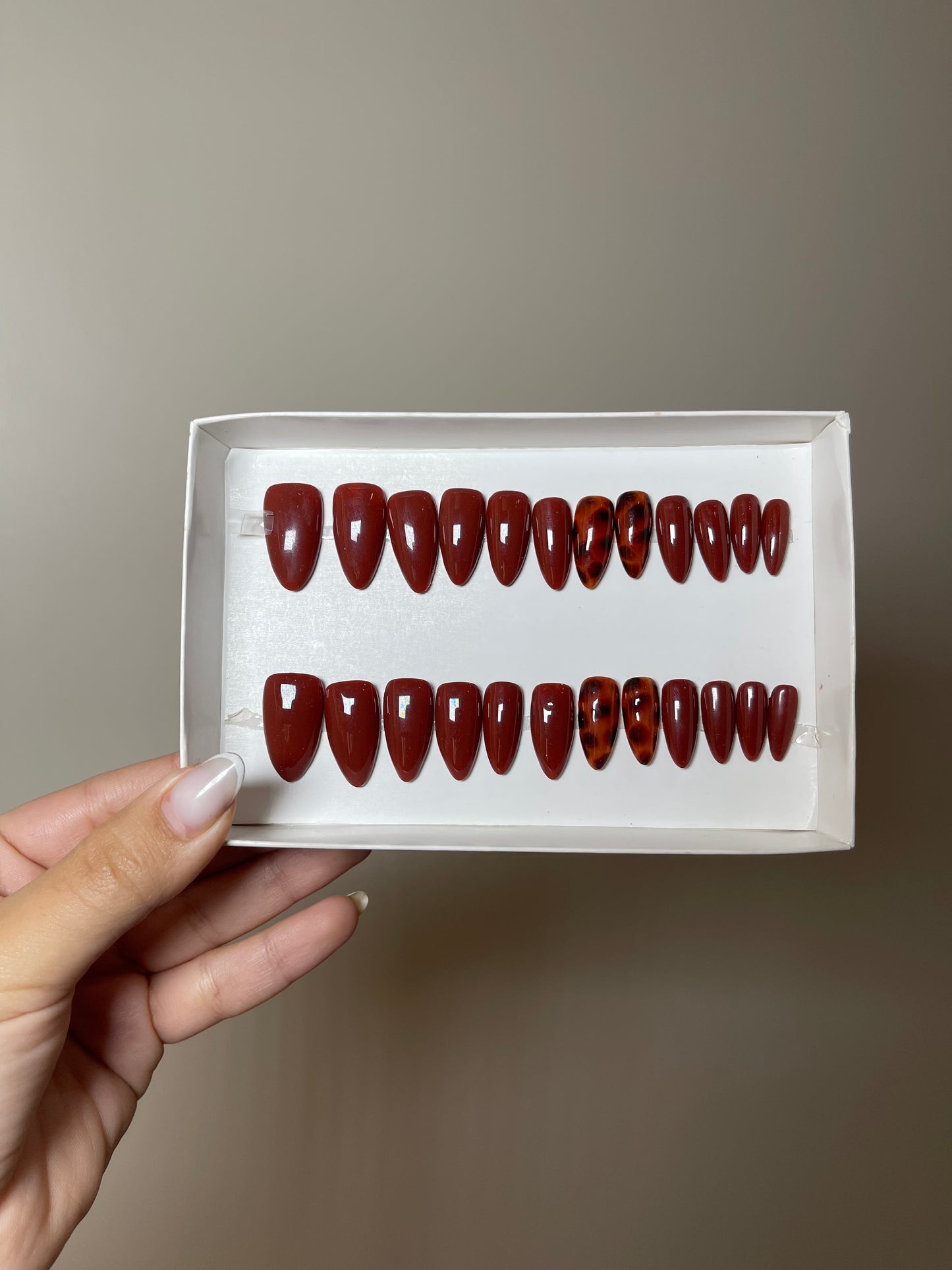 Press on nails Pro