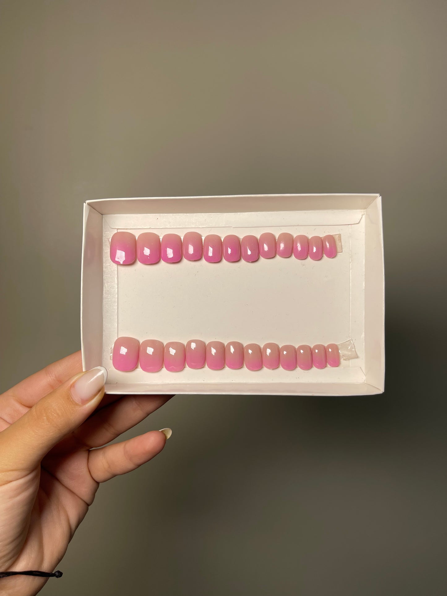 Press on nails Pro