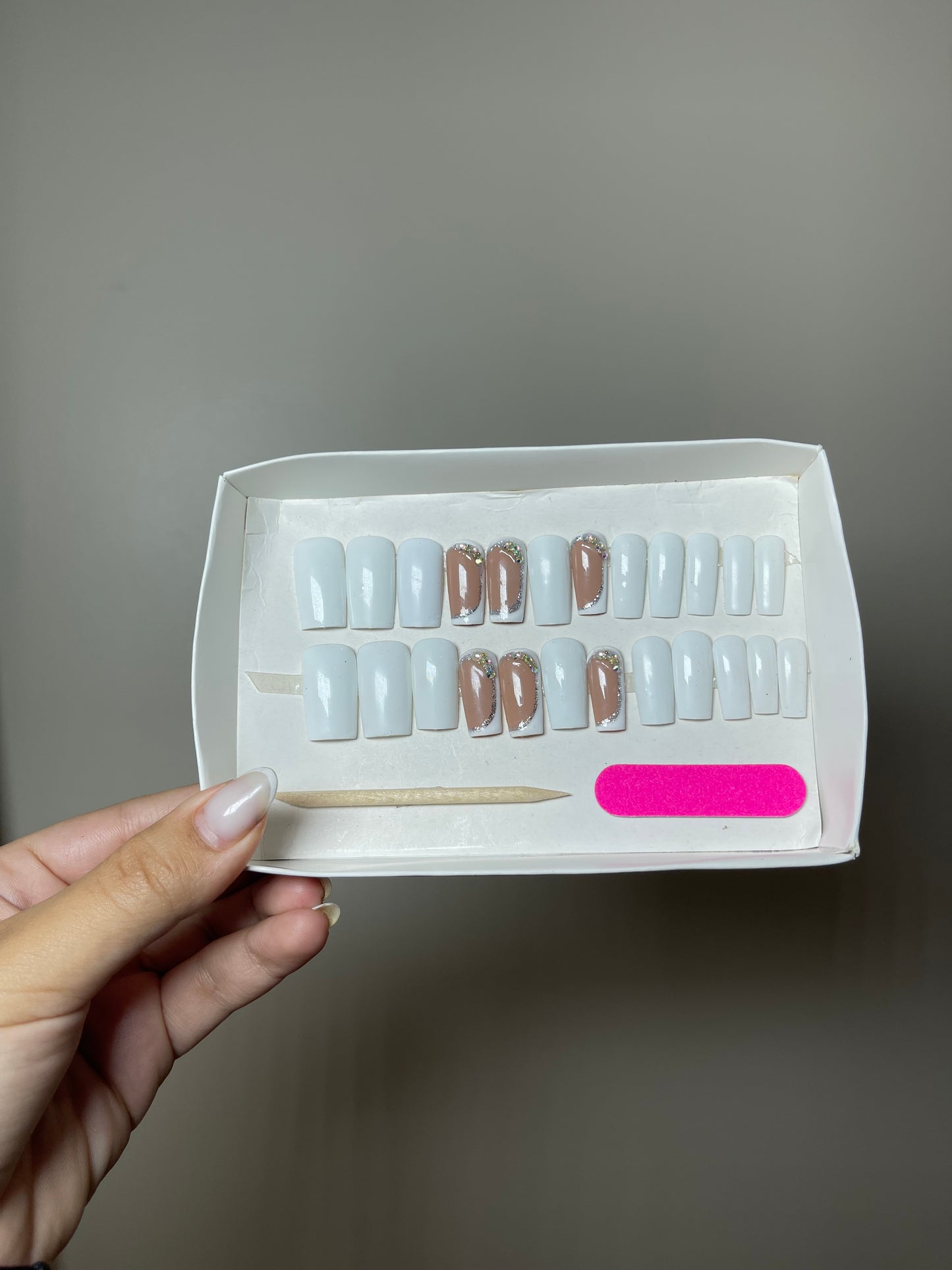 Press on nails Pro